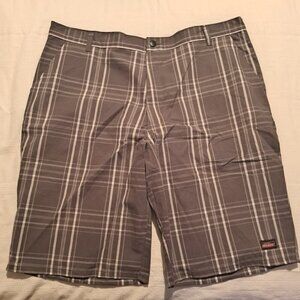 Dickies men's size 42 gray & white bermuda shorts New no tags